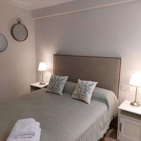 Ordono II Suites Con Aire Acondicionado Y Wifi Леон Екстериор снимка