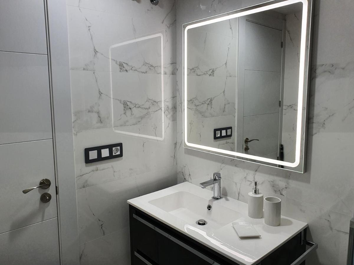 Ordono II Suites Con Aire Acondicionado Y Wifi Леон Екстериор снимка